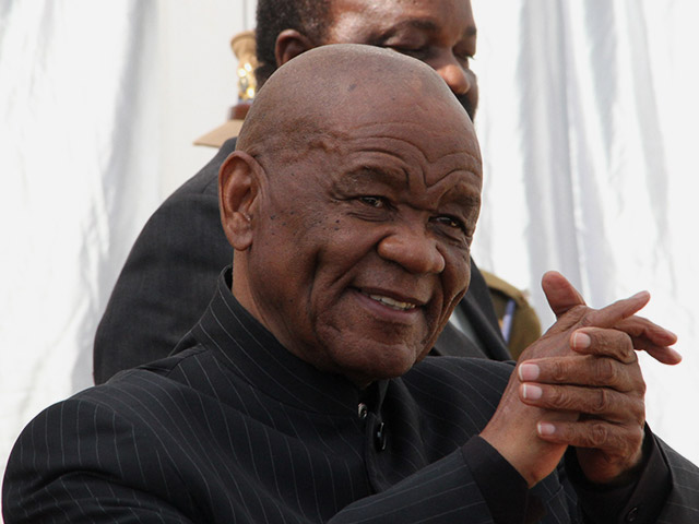 Премьер-министр Королевства Лесото Томас Табане, бежавший на прошлой неделе в ЮАР после того, как обвинил своего политического соперника в организации военного переворота, вернулся на родину