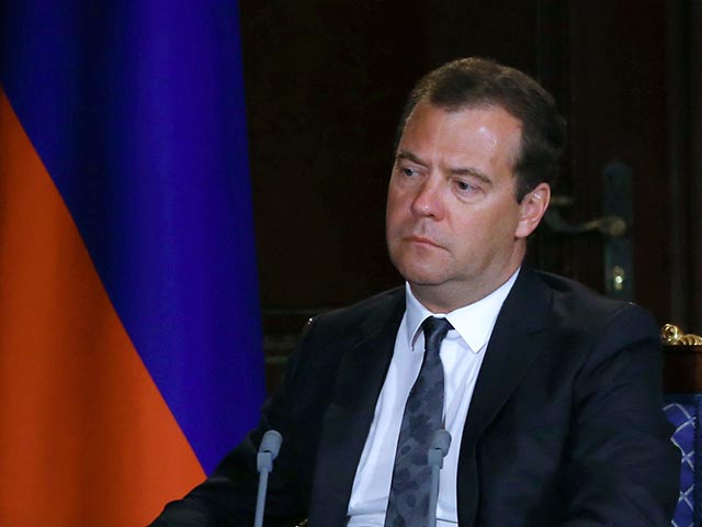 Премьер-министр российского правительства Дмитрий Медведев выслушал советы семерых известных экономистов по ключевым параметрам регулирования экономики