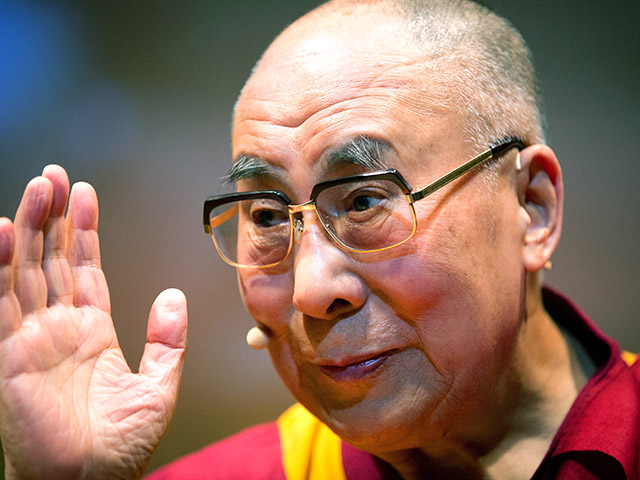 Далай-лама не сможет посетить ЮАР для участия в конференции лауреатов Нобелевской премии мира, к числу которых принадлежит и он: власти страны в очередной раз отказали ему во въездной визе