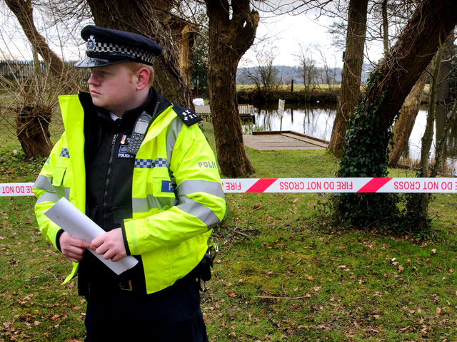 Полиция Великобритании арестовала мужчину, подозреваемого в зверском убийстве старушки в Лондоне. Женщине отрезали голову, причем нападение совершено средь бела дня на приусадебном участке