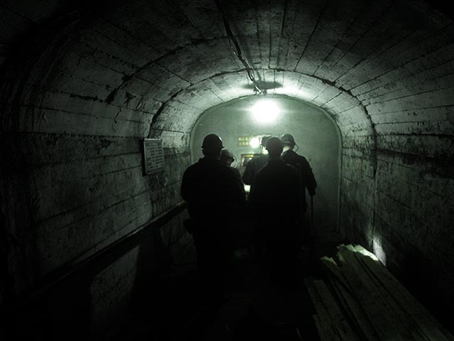 34 шахтера оказались заблокированы в шахте в Боснии после землетрясения
