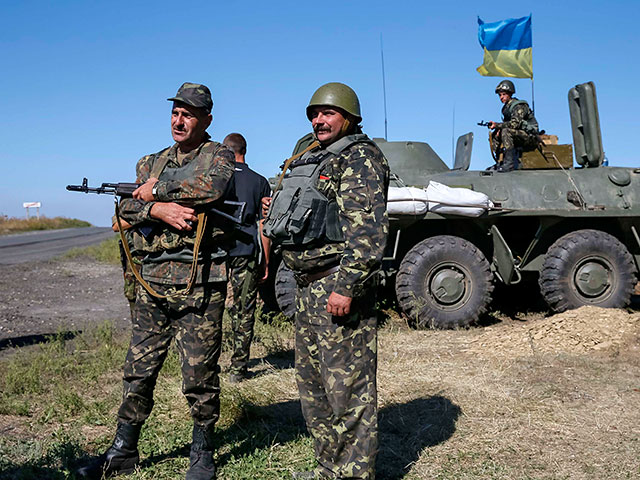 Протокол по итогам встречи в Минске, опубликованный ОБСЕ в ночь на воскресенье, предполагает также принятие Украиной закона об особом статусе "отдельных районов" Донецкой и Луганской областей