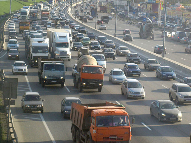 Восстановлено движение по Московской кольцевой автодороге (МКАД), ограниченное из-за провала грунта, произошедшего рано утром в воскресенье