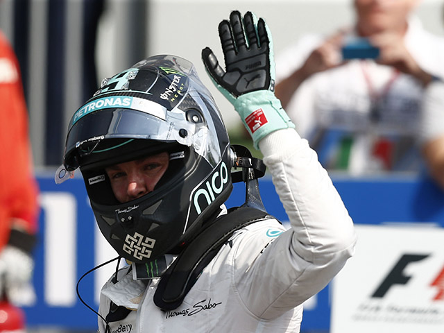 Пилот команды "Мерседес" Льюис Хэмилтон победил в гонке 13-го этапа чемпионата "Формулы-1" - Гран-при Италии