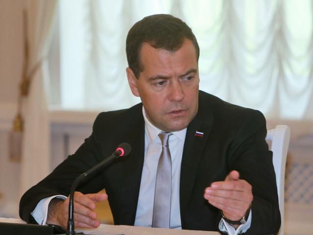 Дальнейшее введение санкций может привести к взлому системы безопасности в мире, поскольку за экономическими могут последовать и политические, заявил премьер-министр РФ Дмитрий Медведев