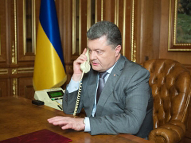 Порошенко обсудил с Меркель положение на востоке Украины после введения перемирия
