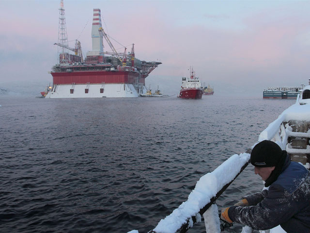 "Роснефть" и "Газпром" получили участки в Баренцевом и Охотском морях