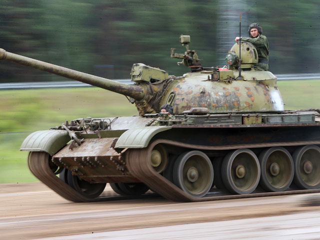 В России заинтересовались бронированным транспортом: в Перми продают танк, в Москве покупают боевые машины