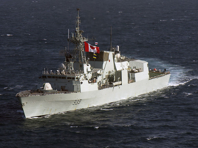 Министерство обороны Канады заявило, что российские самолеты совершили облет канадского военного корабля Toronto, прибывшего на учения НАТО в Черном море