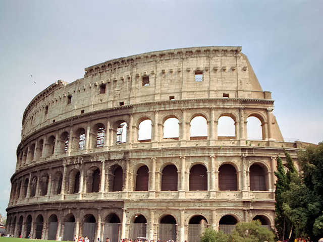 Итальянский подросток впал в кому после попытки сделать "селфи" на фоне Колизея