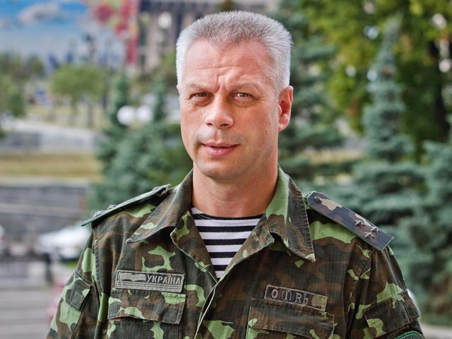 Представитель информационно-аналитического центра СНБО Андрей Лысенко рассказал, что военнослужащих задержали в зоне антитеррористической операции