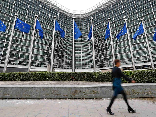 Новые санкции Евросоюза в отношении России вступят в силу в пятницу, 12 сентября, сообщает в своем Twitter агентство Bloomberg со ссылкой на неназванные источники в Брюсселе