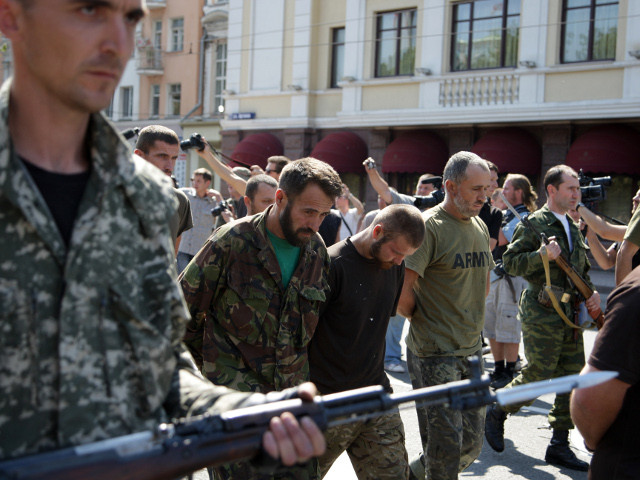 Сепаратисты самопровозглашенной Донецкой народной республики произвели обмен пленными с украинскими военными, утверждают в Минобороны ДНР