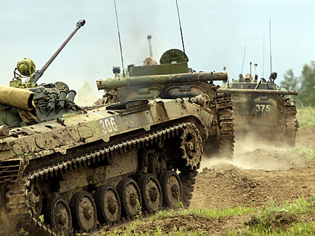 Воинские части Восточного военного округа перебрасываются в районы выполнения учебных задач в ходе внезапной проверки боевой готовности