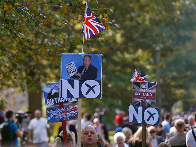 Большинство шотландцев выступает против выхода Шотландии из состава Великобритании, свидетельствуют данные нового опроса, проведенного компанией Survation и опубликованные Reuters за пять дней до референдума