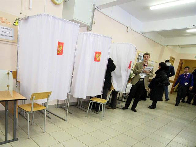 Первыми в полночь по московскому времени открылись избирательные участки на Камчатке, где проходят местные выборы.