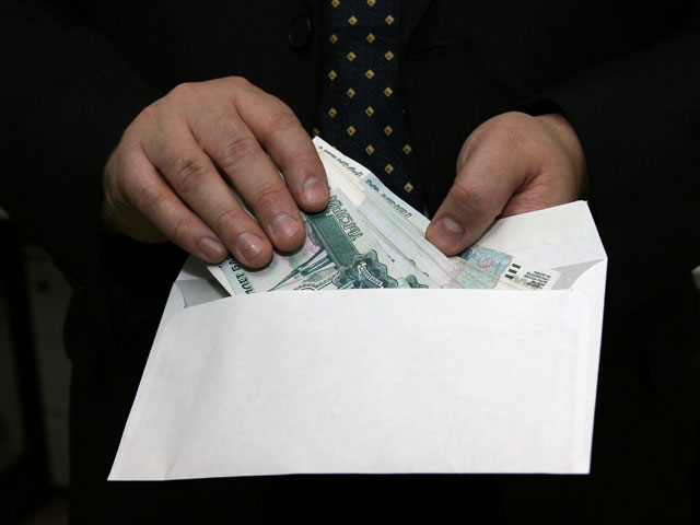 Эксперты говорят, что половина российской экономики связана с коррупцией