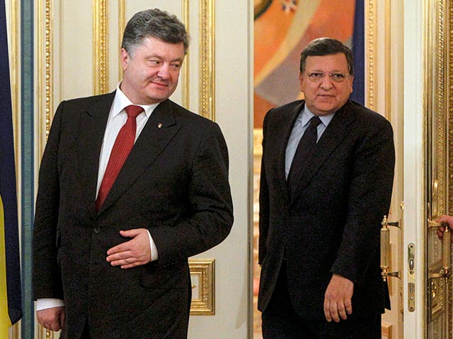 Петр Порошенко( на фото - слева) и Жозе Мануэл Баррозу, 12 сентября 2014 года