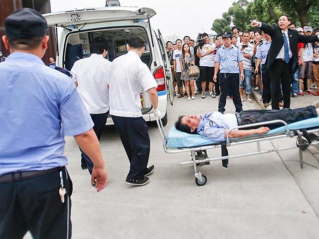 Два человека погибли и еще несколько получили ранения в результате по меньшей мере трех взрывов, прогремевших в Синьцзян-Уйгурском автономном районе Китая в воскресенье вечером