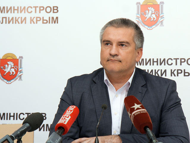Аксенов пообещал решить проблемы крымских татар и наказывать тех, кто против присоединения Крыма к РФ
