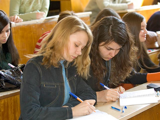 Федеральная служба по надзору в сфере образования и науки РФ (Рособрнадзор) сообщила о запрете еще 11 вузам принимать обучающихся