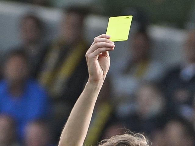 Полузащитник итальянской "Ромы" Андреа Флоренци получил желтую карточку в матче третьего тура чемпионата Италии по футболу против "Кальяри" (2:0) за празднование гола со своей бабушкой