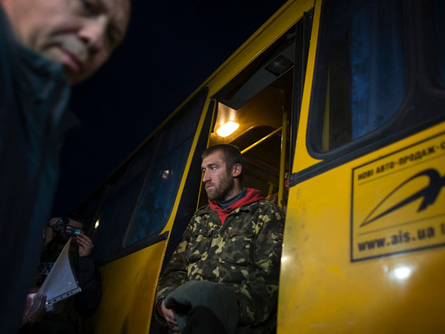 Донбасские сепаратисты обменяли плененных украинских солдат на своих соратников, освобождены два журналиста