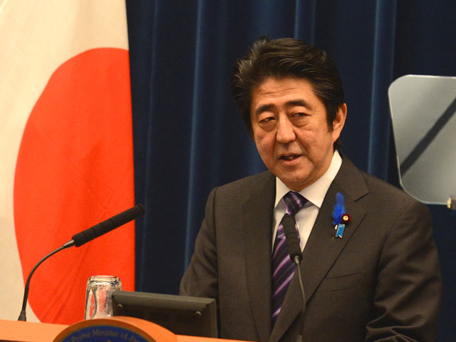 Премьер-министр Японии Синдзо Абэ по просьбе США отложил визит Владимира Путина в Токио, который должен был состояться осенью 2014 года