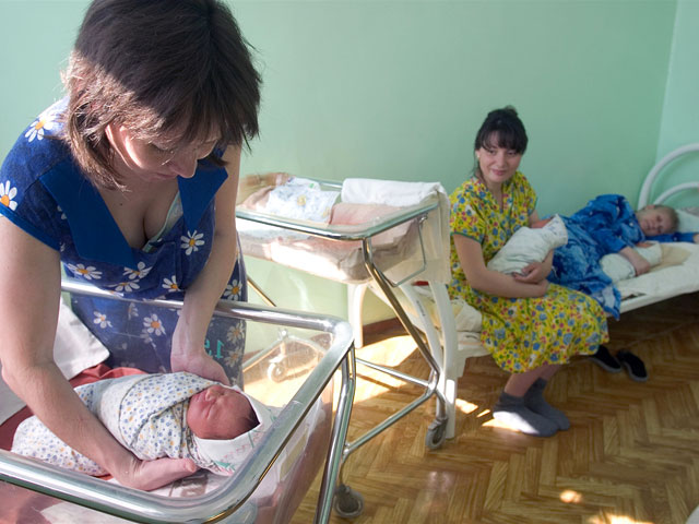 Россия объявила о достижении "нужных" показателей по снижению материнской смертности при родах