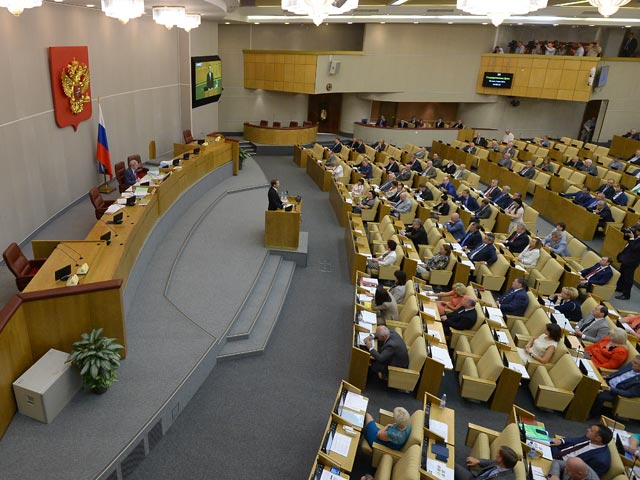 Законопроект, запрещающий иностранцам иметь в собственности более пятой доли любого российского СМИ, проходит через Государственную думу по ускоренной процедуре