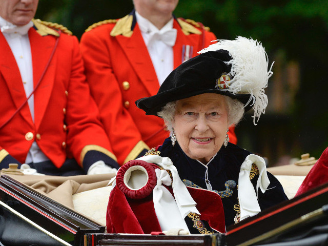 Британский премьер Дэвид Кэмерон заявил, что королева Великобритании Елизавета II "замурлыкала" от радости, когда он сообщил ей о победе противников независимости на референдуме в Шотландии