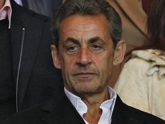 Апелляционный суд Парижа во вторник приостановил расследование по делу о коррупции, фигурантом которого в июле стал бывший президент Франции Николя Саркози