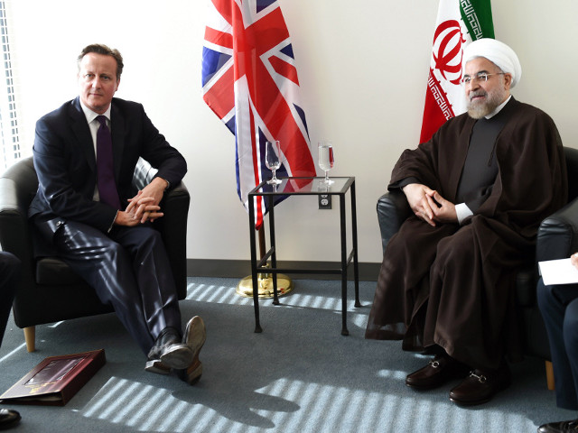 Премьер-министр Великобритании Дэвид Кэмерон и президент Ирана Хасан Рухани договорились способствовать улучшению отношений между двумя странами