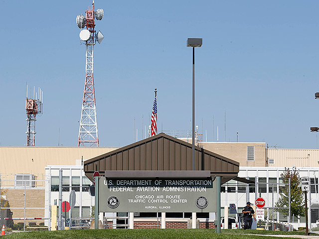 Центр управления полетами в Чикаго поджег авиадиспетчер, пытавшийся покончить с собой
