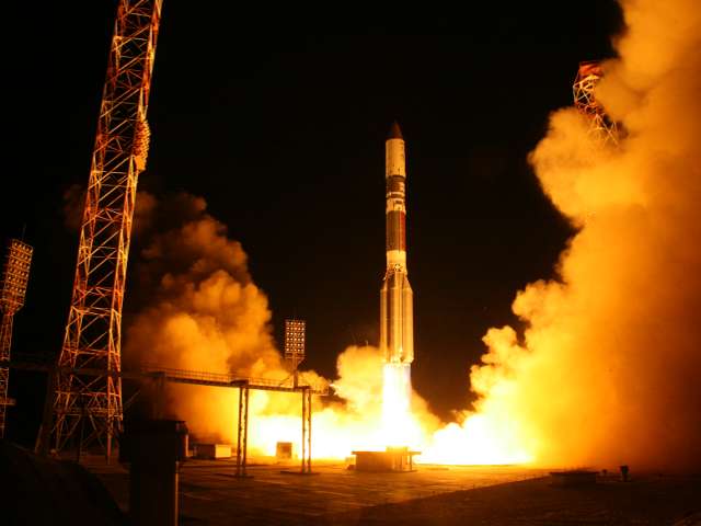 Старт ракеты-носителя "Протон-М" в 2013 году