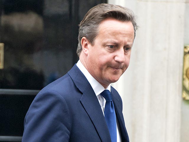 Британский премьер согласился, что Запад не сможет добиться разгрома группировки "Исламское государство" при помощи одних лишь ударов с воздуха, однако указал, что проводить наземные операции должны армии Ирака и Иракского Курдистана.