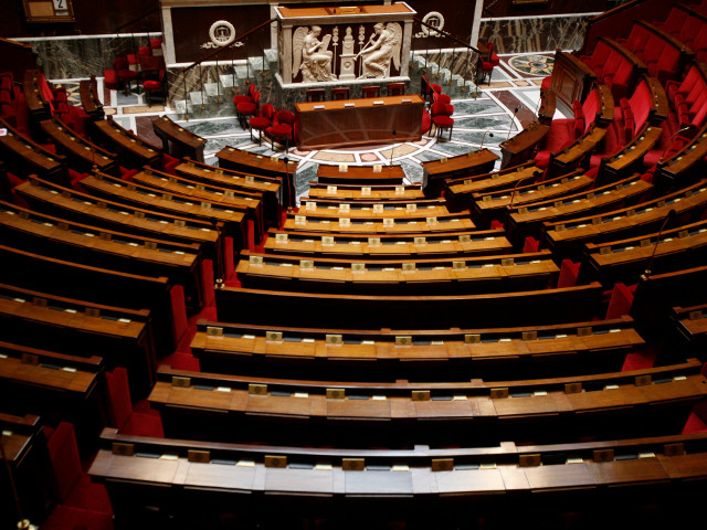 Правящая во Франции Социалистическая партия утратила большинство в Сенате