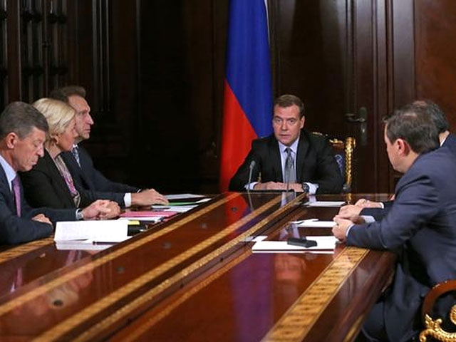 Правительство может разрешить возврат налога на добавленную стоимость, заявил премьер-министр России Дмитрий Медведев в ходе совещания с вице-премьерами