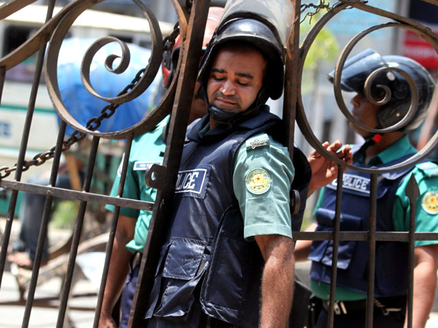 Полиция Бангладеш арестовала 24-летнего подданного Великобритании по подозрению в вербовке боевиков для "Исламского государства" (ИГ) и Фронта ан-Нусра