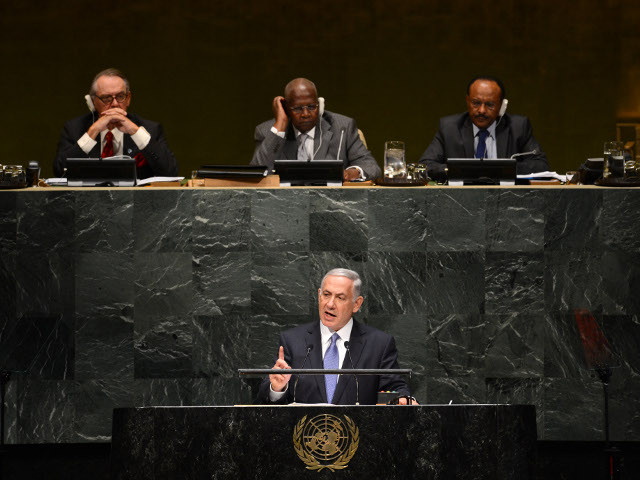 Глава израильского правительства Беньямин Нетаньяху выступил на 69-й сессии Генассамблеи ООН в Нью-Йорке. Свою речь премьер-министр произносил 29 сентября перед полупустым залом