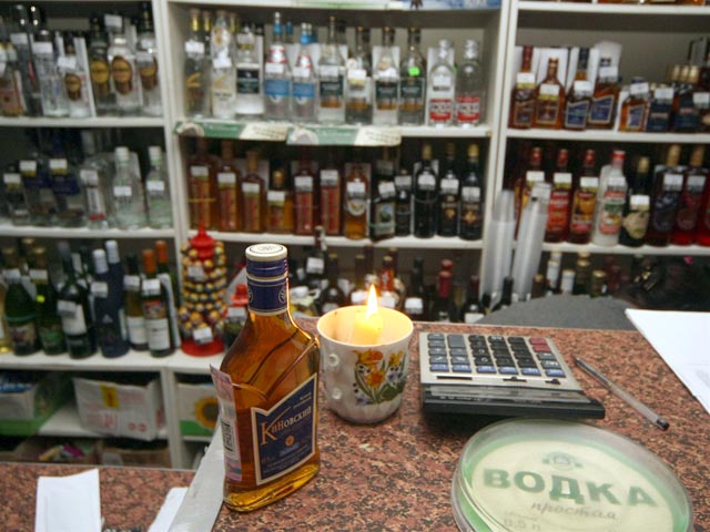 Тест на стрессоустойчивость: в Челябинске продавцов алкомаркета уволили за отказ выпить и уединиться с клиентом