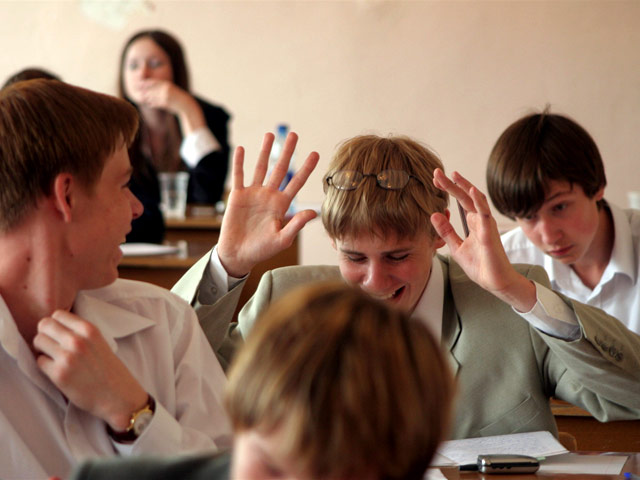 Рособрнадзор утвердил критерии, по которым будут оцениваться итоговые сочинения российских школьников