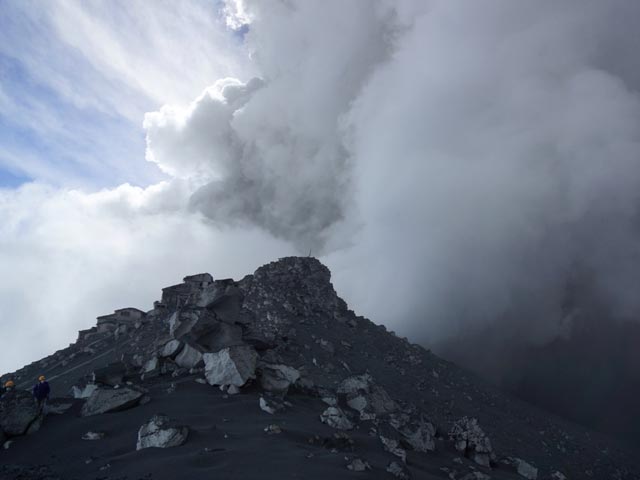 Медики подтвердили гибель 50 человек в результате извержения вулкана Онтакэ, которое произошло в центральной Японии в конце прошлой недели