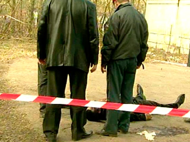Неизвестные открыли стрельбу около торгового центра "Юнона" в Смоленске: два человека погибли, еще один находится в больнице