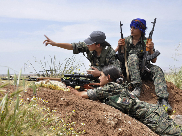 По данным SOHR, ополченка была одним из командиров YPG - Отряда народной самообороны, боевом крыле Курдского верховного комитета