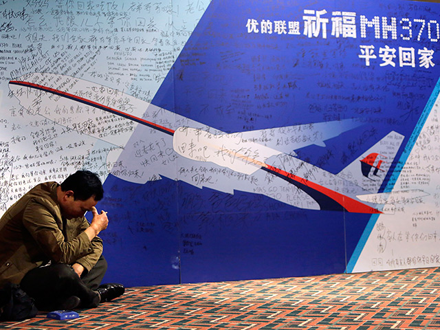 Операция по поиску пропавшего в марте самолета Boeing 777-200 авиакомпании Malaysia Airlines возобновилась в Индийском океане
