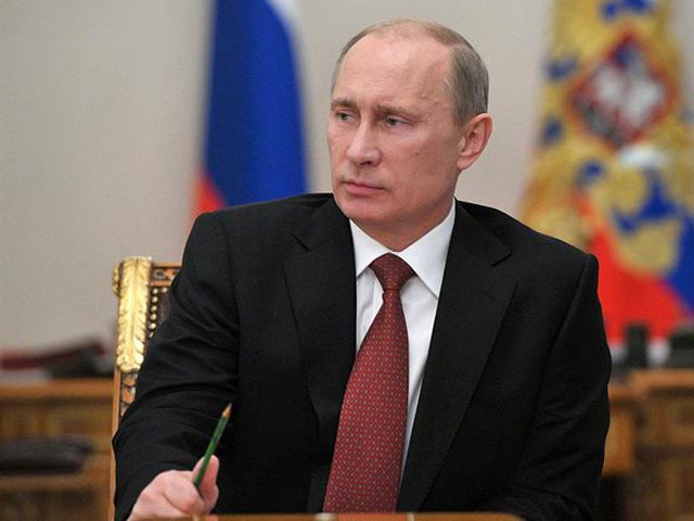 Президент России Владимир Путин, отмечающий 7 октября свое 62-летие, получит в подарок от своих почитателей из Facebook выставку, посвященную своим "подвигам"