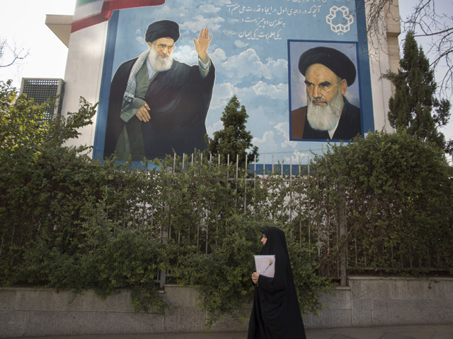Власти Ирана начали готовить граждан страны к тому, что верховному руководителю Исламской революции (рахбару) Али Хаменеи в скором будущем понадобится преемник