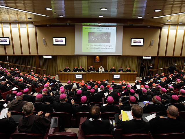 В Ватикане проходит Синод католических епископов, который, по оценкам экспертов, отчасти можно назвать реформационным, поскольку он проводится в совершенно новом для католических иерархов, формате