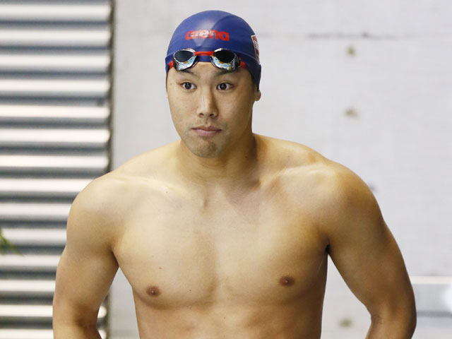 Чемпион мира по плаванию 2010 года на короткой воде японец Наойя Томита решением национальной федерации дисквалифицирован на 18 месяцев за кражу видеокамеры у журналиста